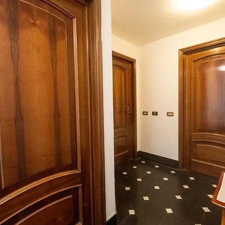Lord Nelson App 2 Chiavari